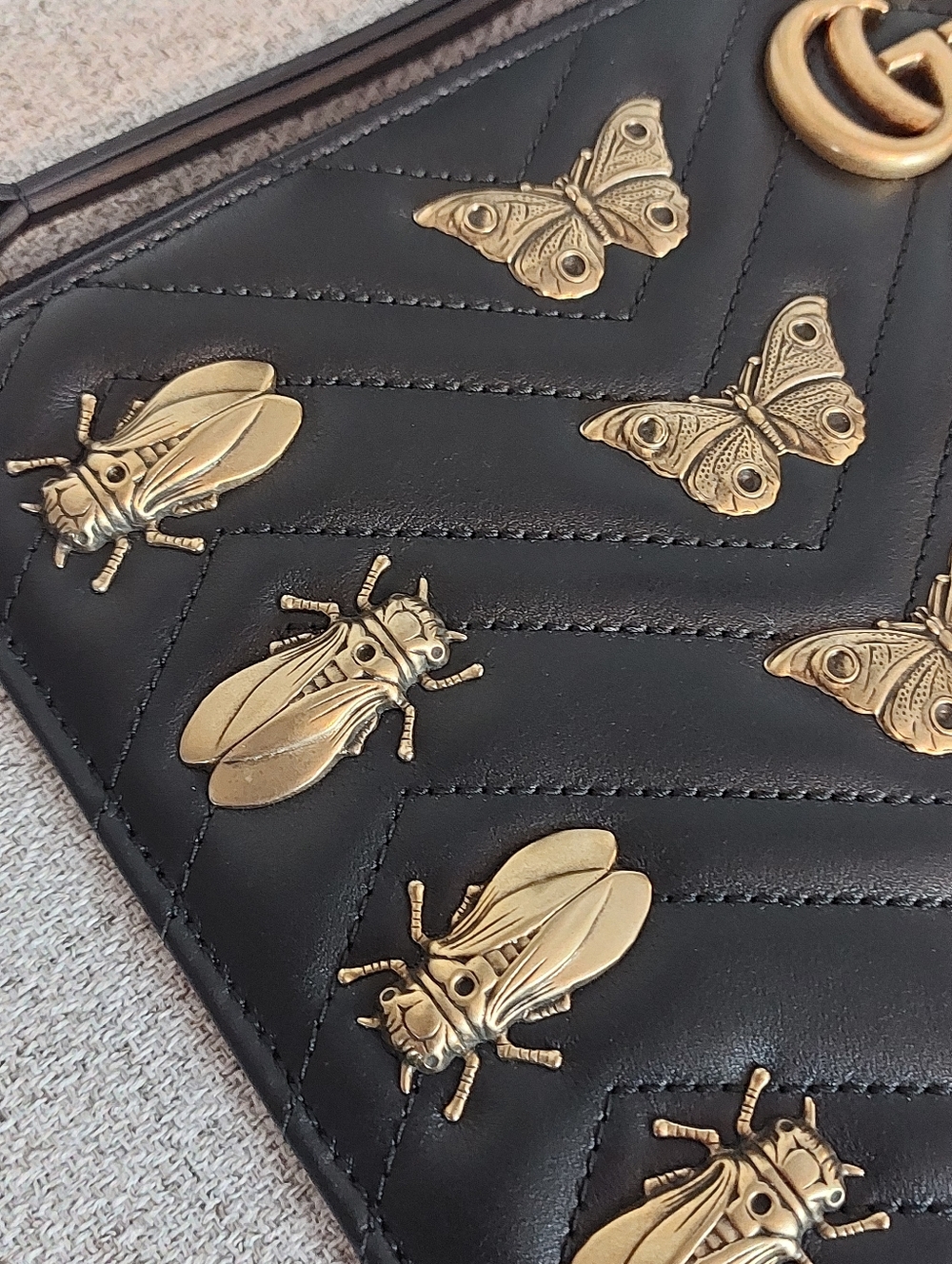 Gucci Marmont Animal Studs 2.0 Pouch - Picture 4 of 12